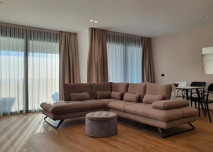 Lookout 2 * Sarandë